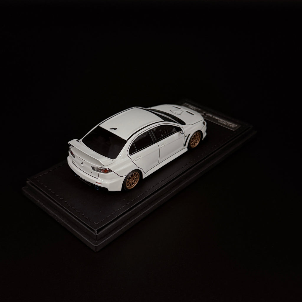 Mitsubishi Lancer Evolution X (CZ4A) Weiß mit Motor – Web Limited Edition 1:43