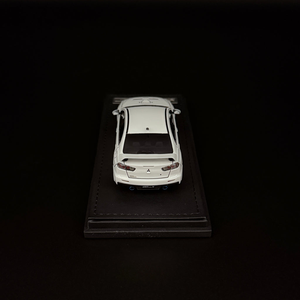 Mitsubishi Lancer Evolution X (CZ4A) Weiß mit Motor – Web Limited Edition 1:43
