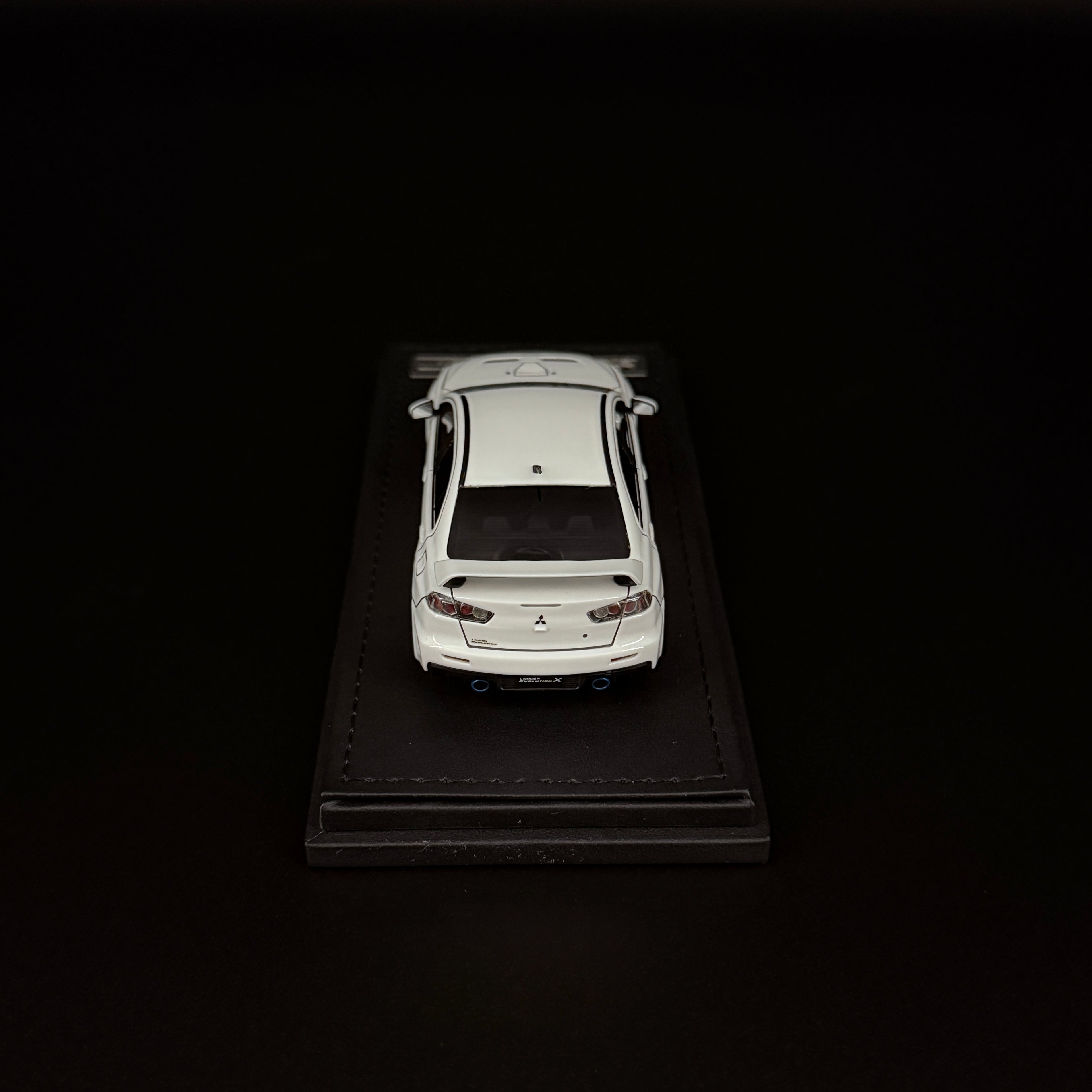 Mitsubishi Lancer Evolution X (CZ4A) Weiß mit Motor – Web Limited Edition 1:43