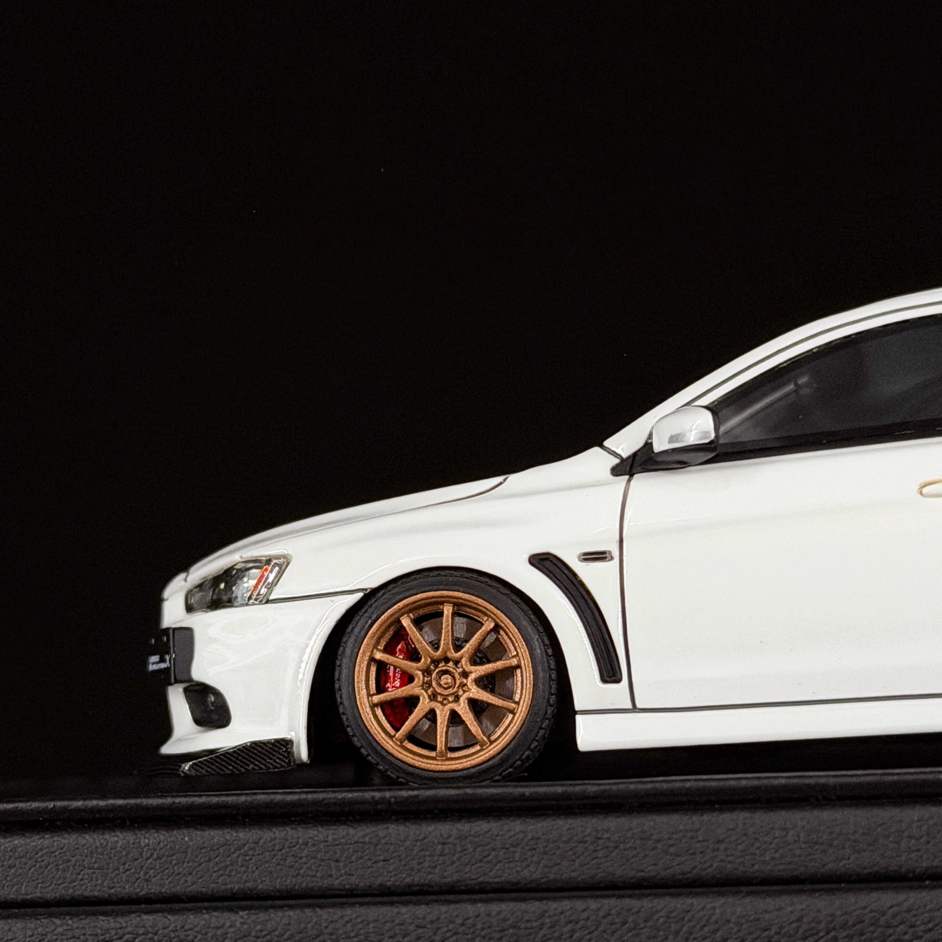 Mitsubishi Lancer Evolution X (CZ4A) Weiß mit Motor – Web Limited Edition 1:43