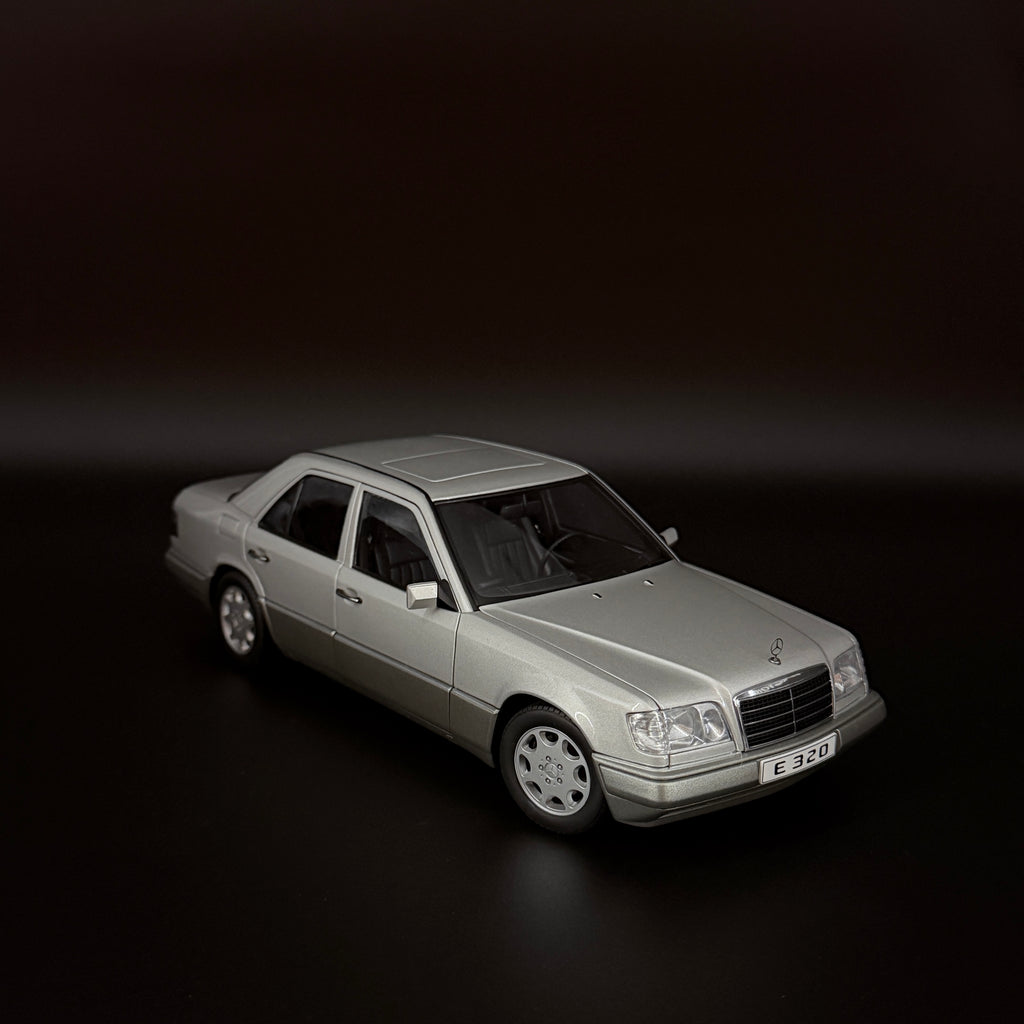 Mercedes-Benz E-Klasse E320 Limousine 1995 – Maßstab 1:18 von AUTOart
