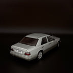 Mercedes-Benz E-Klasse E320 Limousine 1995 – Maßstab 1:18 von AUTOart