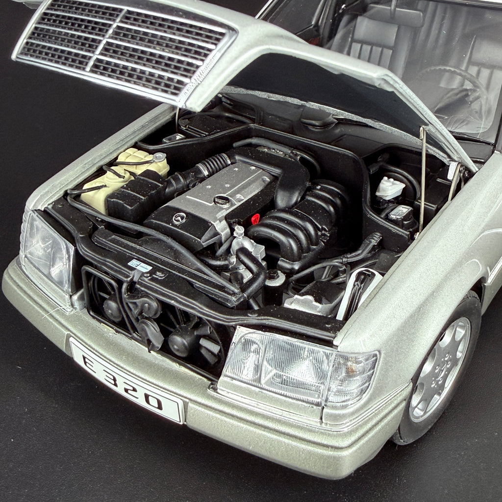 Mercedes-Benz E-Klasse E320 Limousine 1995 – Maßstab 1:18 von AUTOart