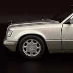 Mercedes-Benz E-Klasse E320 Limousine 1995 – Maßstab 1:18 von AUTOart