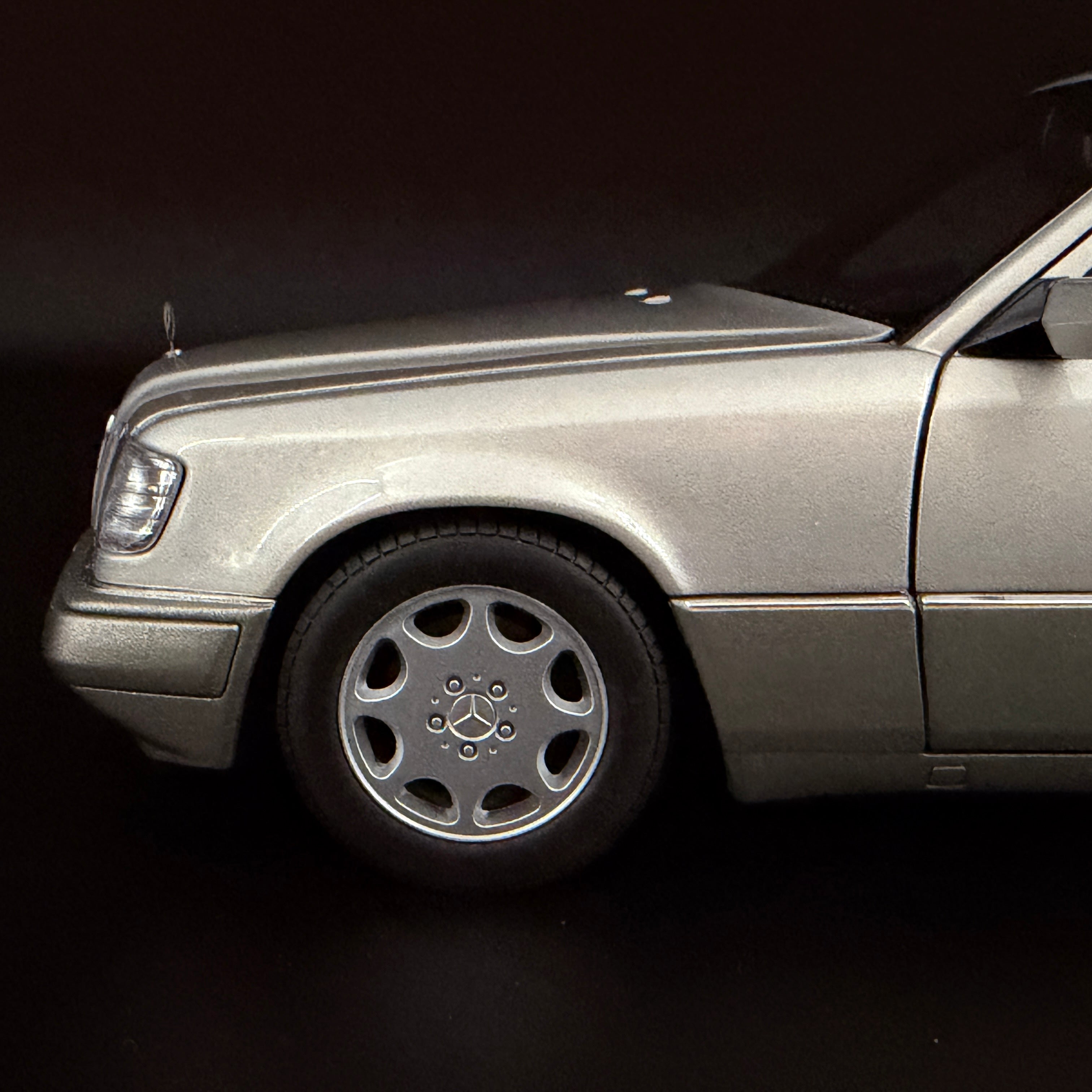 Mercedes-Benz E-Klasse E320 Limousine 1995 – Maßstab 1:18 von AUTOart