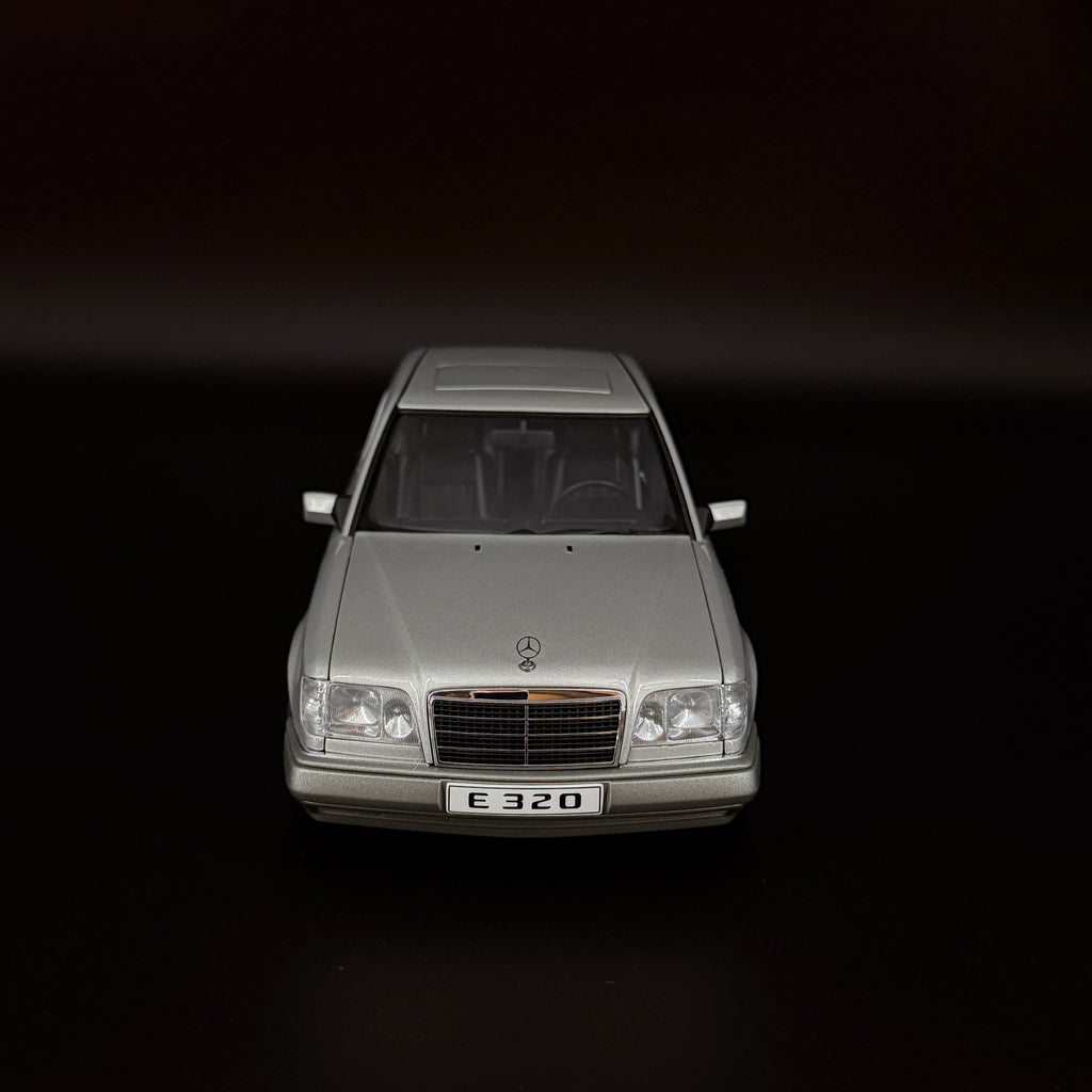 Mercedes-Benz E-Klasse E320 Limousine 1995 – Maßstab 1:18 von AUTOart