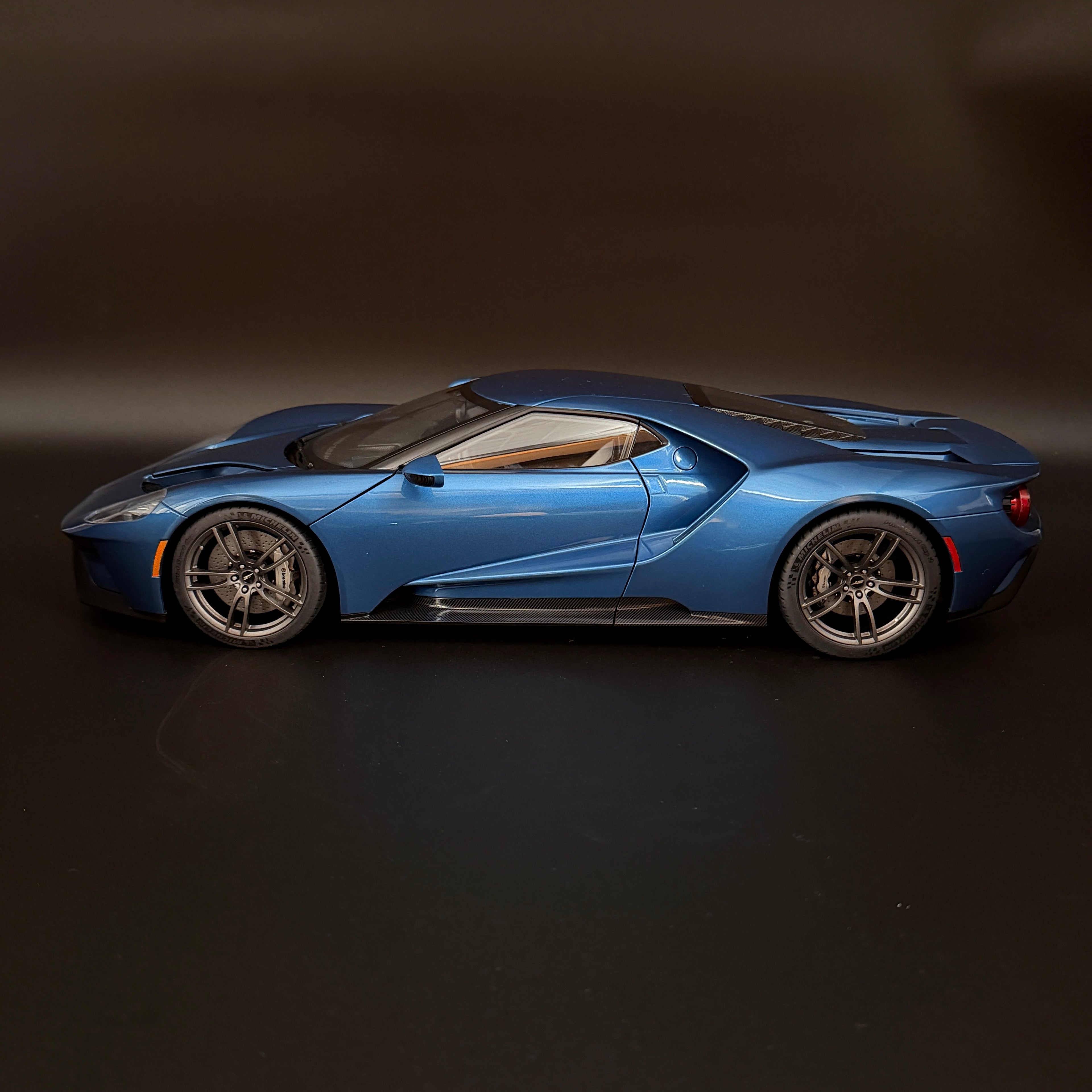 Ford GT 2017 – Liquid Blue Maßstab 1:12 von AUTOart