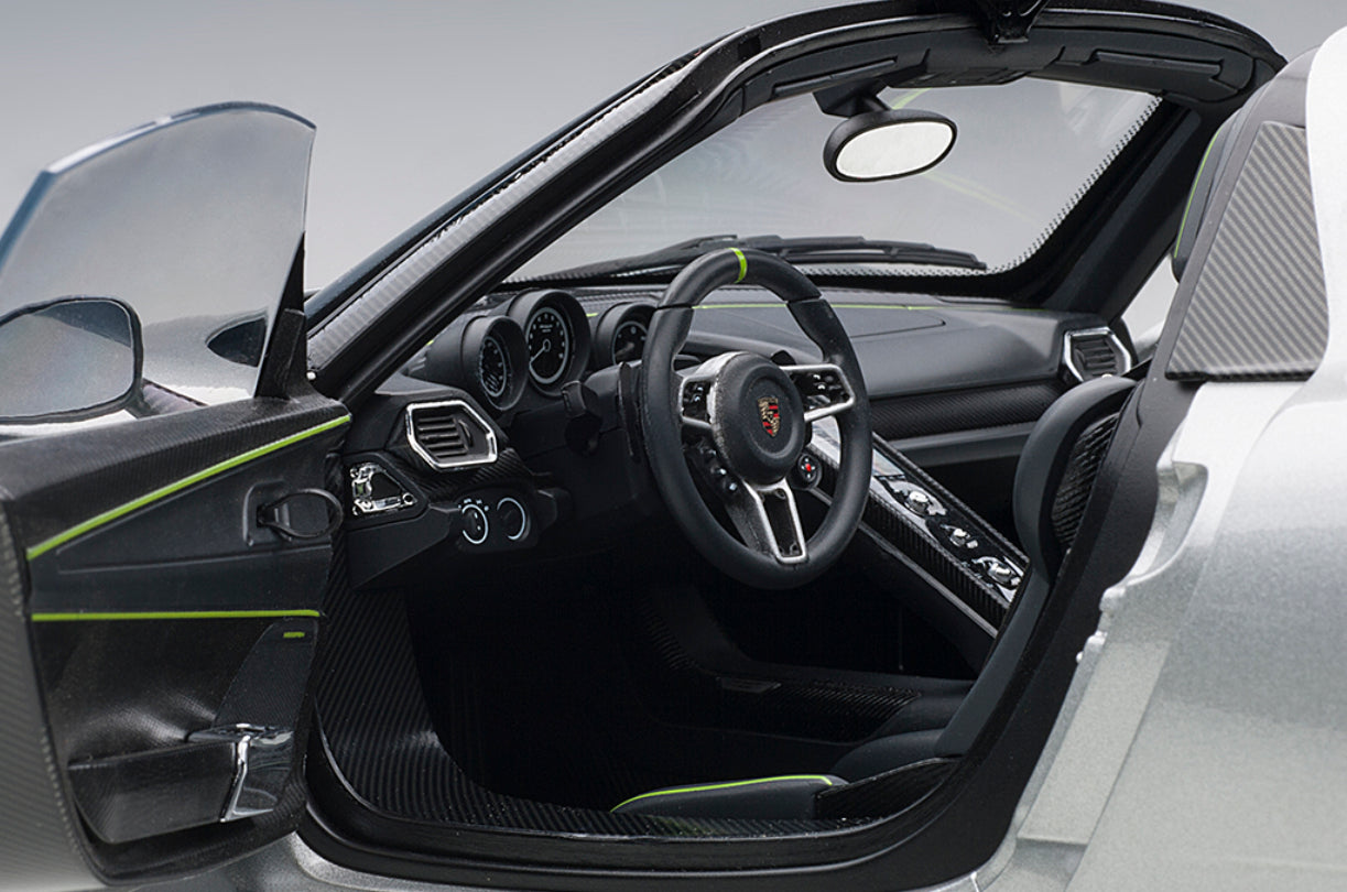 Porsche 918 Spyder 2013 – Silber Maßstab 1:12 von AUTOart