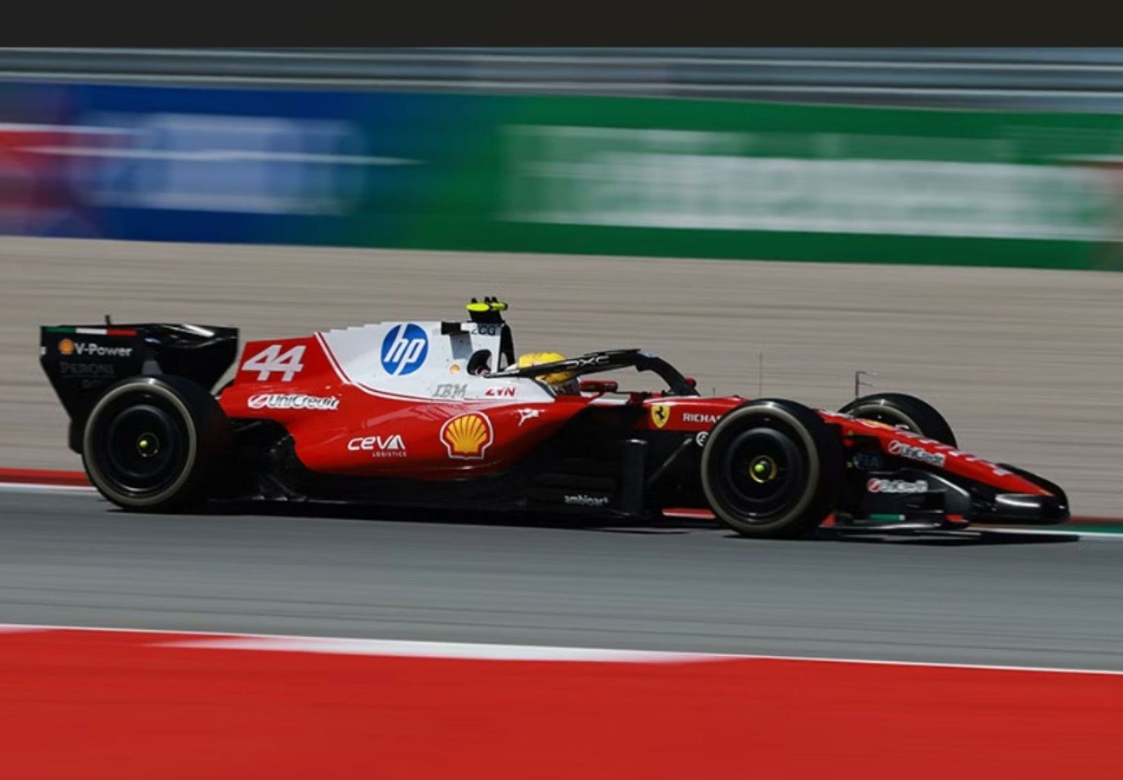 Ferrari SF-26 Gran Premio di Barcellona-Catalogna, Lewis Hamilton con figurina del pilota, in scala 1:12 con teca espositiva di BBR Models