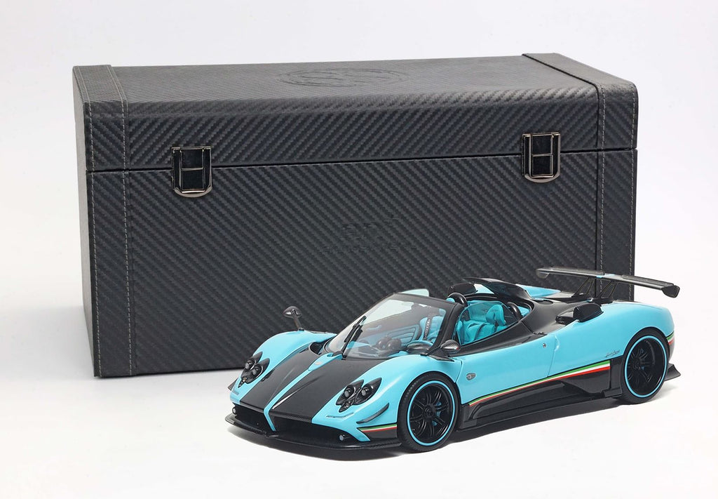 Pagani Zonda Uno Coupe Full Open Turchese, karbon‑szálas Special Pack kivitel, 1:18 méretarányban, vitrinben – BBR Models