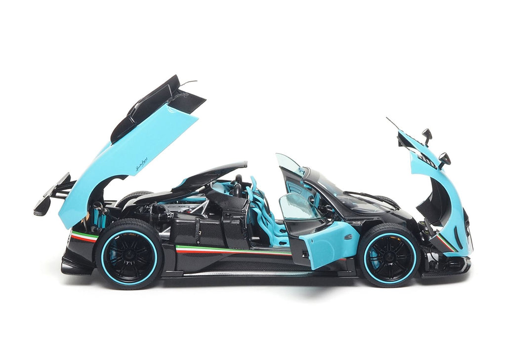 Pagani Zonda Uno Coupe Full Open Turchese, karbon‑szálas Special Pack kivitel, 1:18 méretarányban, vitrinben – BBR Models