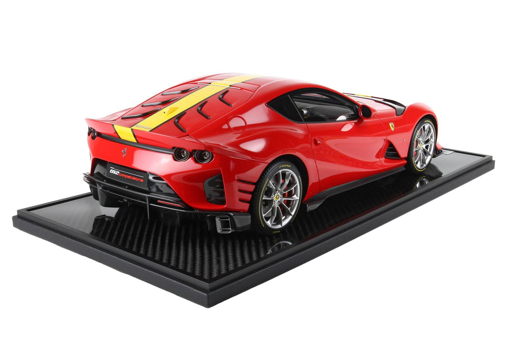 Modellauto BBR Models 1/12 Ferrari 812 Competizione Yellow Stripe Rosso Corsa 322