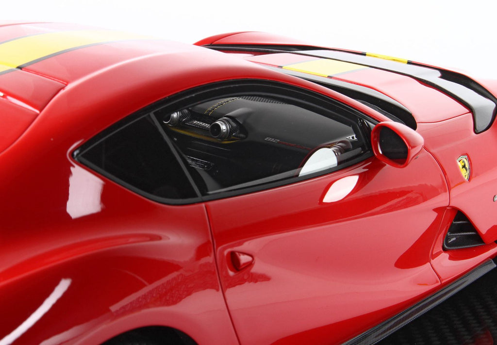 Modellauto BBR Models 1/12 Ferrari 812 Competizione Yellow Stripe Rosso Corsa 322