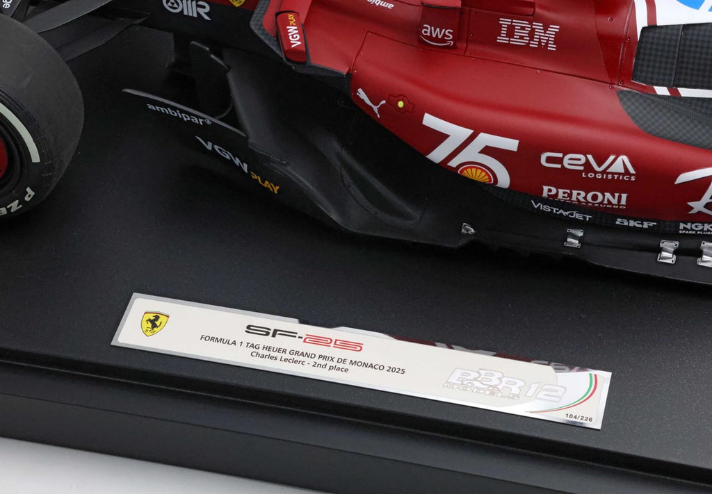 Ferrari SF-25, 2025 m. Monako Grand Prix, 75 metų „Shell“ apipavidalinimas, Charles Leclerc, 1:12 mastelio, su vitrina, BBR Models