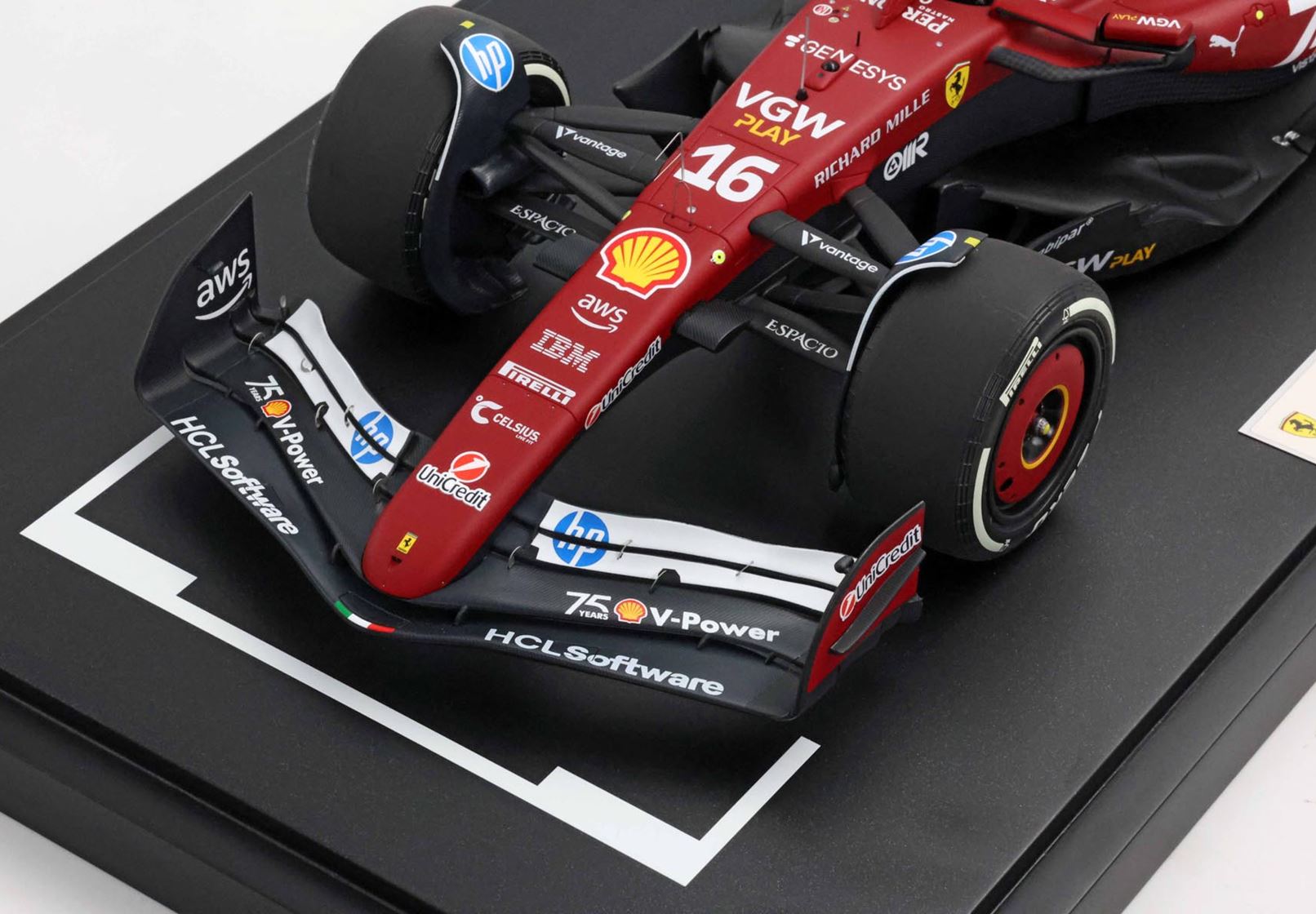 Ferrari SF-25, Gran Premio di Monaco 2025, livrea Shell per i 75 anni, Charles Leclerc, scala 1:12 con teca espositiva, di BBR Models