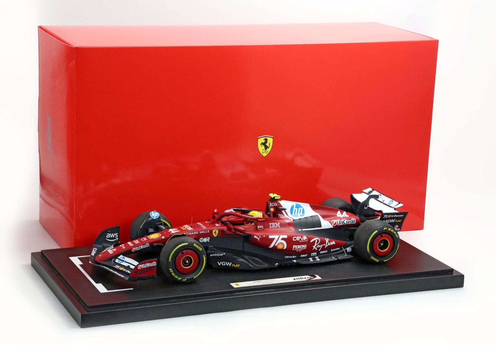 Ferrari SF-25 Velika nagrada Monaka 2025. Shellova livreja za 75. obljetnicu, Lewis Hamilton, ograničeno izdanje u mjerilu 1:12 s vitrinom, BBR Models