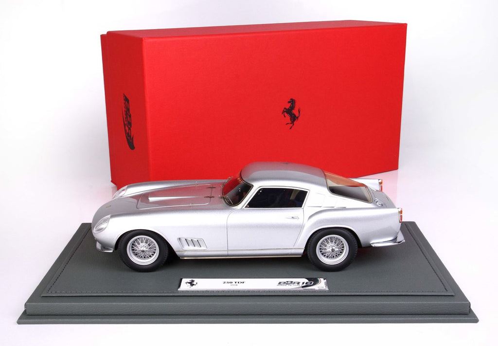 Ferrari 250 TDF 1958 Faro Carenato Gris Metalizado – Coche a Escala 1:18 con Vitrina (Edición Limitada de 48 unidades) de BBR Models