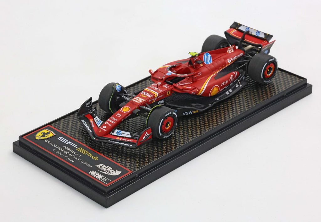 Ferrari SF-24 Gran Premio de Mónaco 2024 – Carlos Sainz – Tercer Puesto – Escala 1:43 con Vitrina (Edición Limitada 55 unidades) de BBR Models