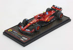 Ferrari SF-24 Gran Premio de Mónaco 2024 – Carlos Sainz – Tercer Puesto – Escala 1:43 con Vitrina (Edición Limitada 55 unidades) de BBR Models