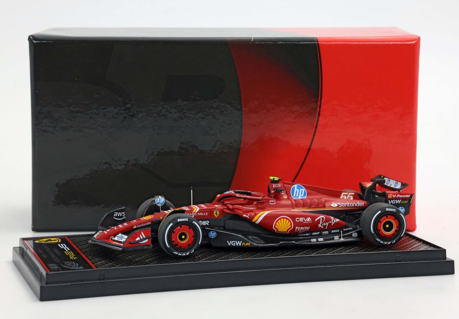 Ferrari SF-24 Gran Premio de Mónaco 2024 – Carlos Sainz – Tercer Puesto – Escala 1:43 con Vitrina (Edición Limitada 55 unidades) de BBR Models