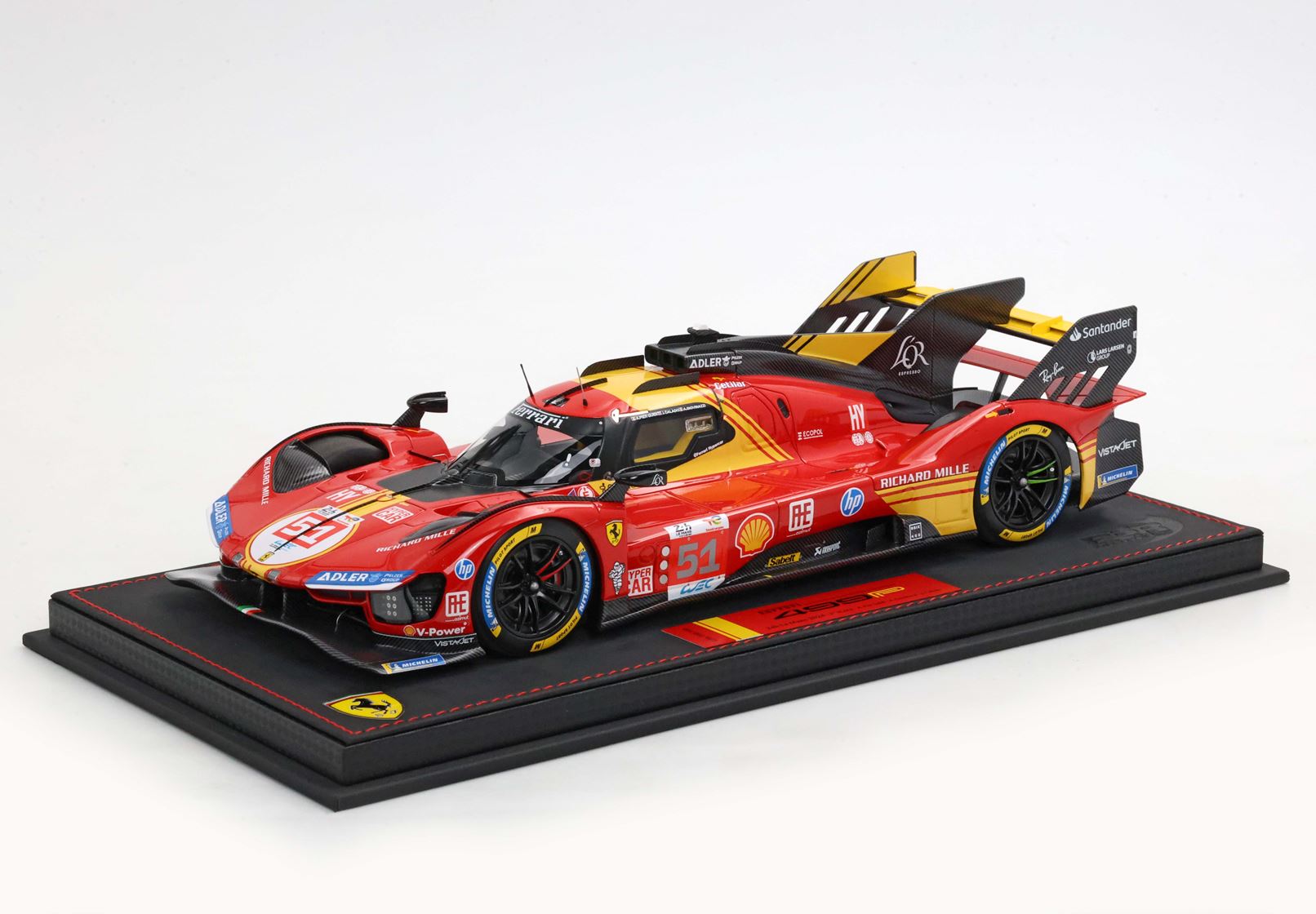 Ferrari 499P #51 3er Puesto 24 Horas de Le Mans 2024 – Pier Guidi, Giovinazzi y Calado – Escala 1:18 con Vitrina (Edición Limitada 100 piezas) de BBR Models