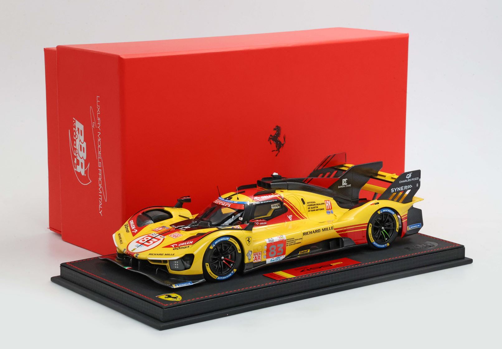 Ferrari 499P #83 – Robert Kubica, Robert Shwartzman y Yifei Ye – Escala 1:18 con vitrina de BBR Models