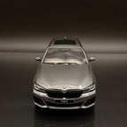 BMW 530e 旅行车 G31 M Sport 1:18 GT Spirit GT485 2023 灰色豪华模型
