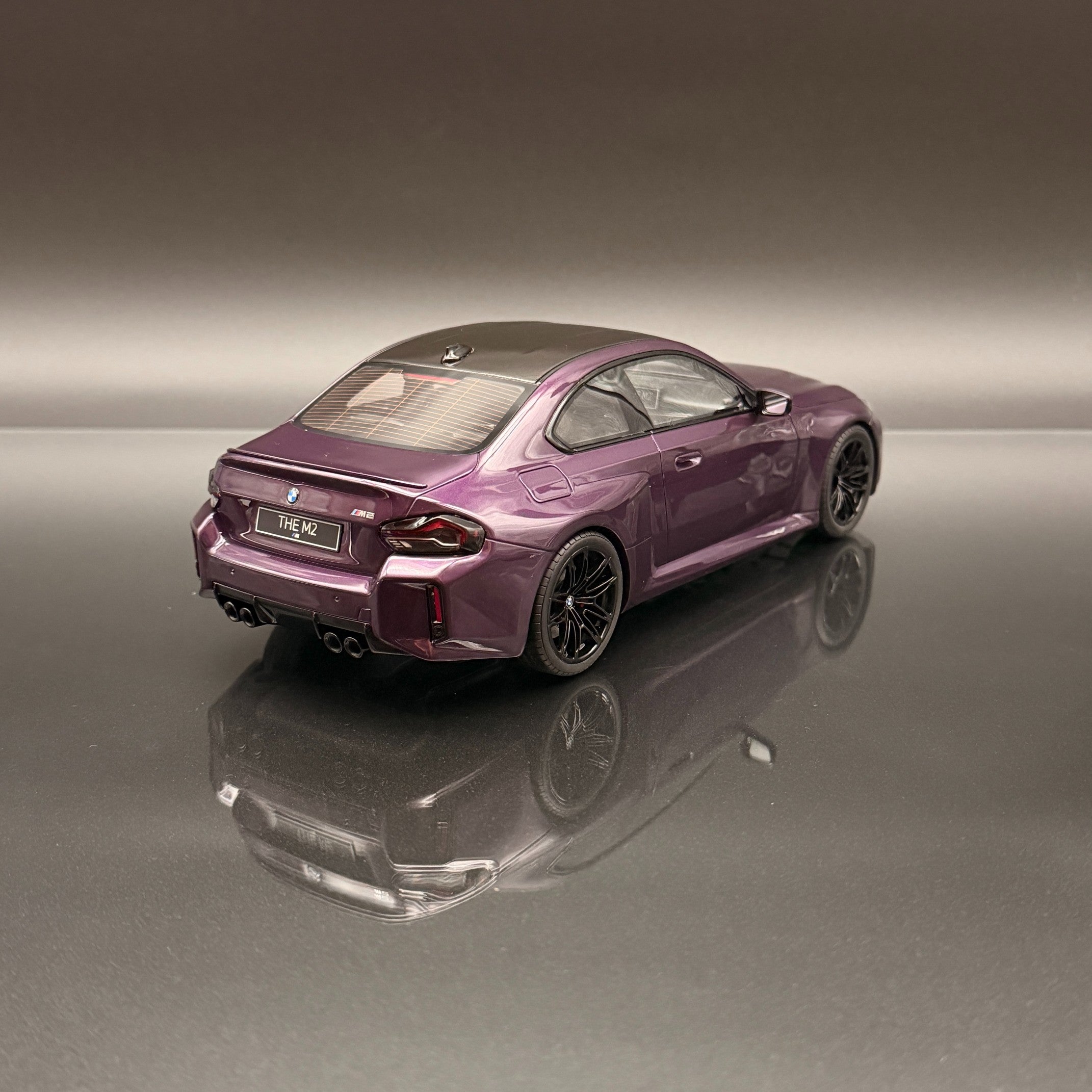 BMW M2 G87 Coupe 2023 – Twilight Purple Metallic – Premium 1:18 Scale Collectible by GT Spirit