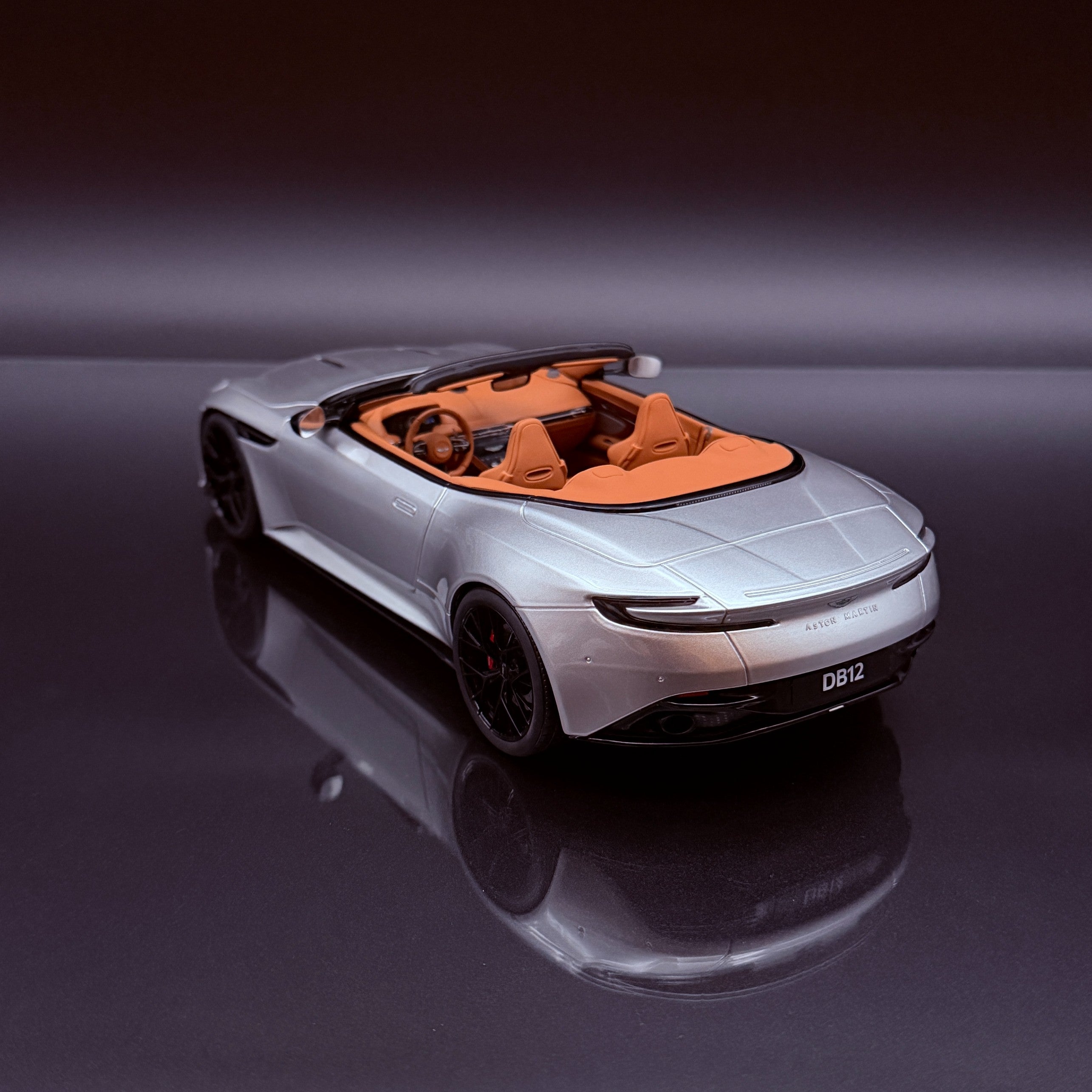Aston Martin DB12 Volante — Aluminite Silver 2023 | 1:18 Collector Model by GT Spirit