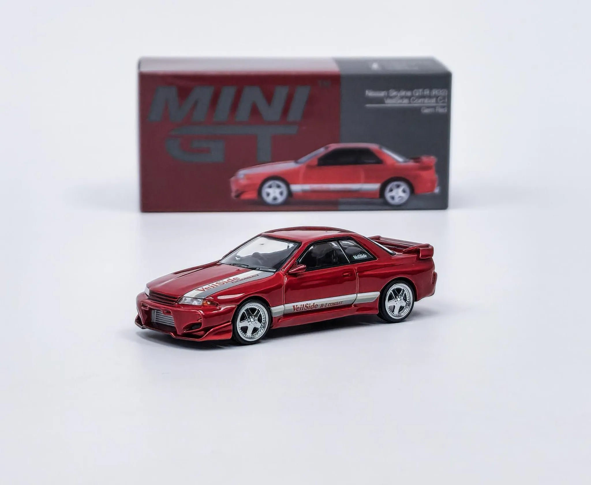 Nissan Skyline GT-R (R32) VeilSide Combat C-I Gem Red 1:64 Diecast-Modell