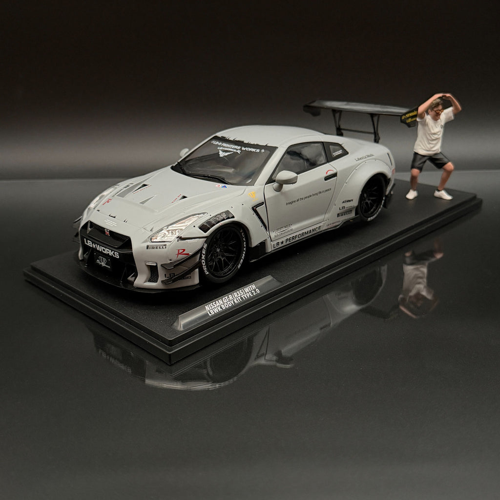 Nissan GT-R R35 Liberty Walk 2.0 2024 灰色 1:18 Solido 宽体模型车