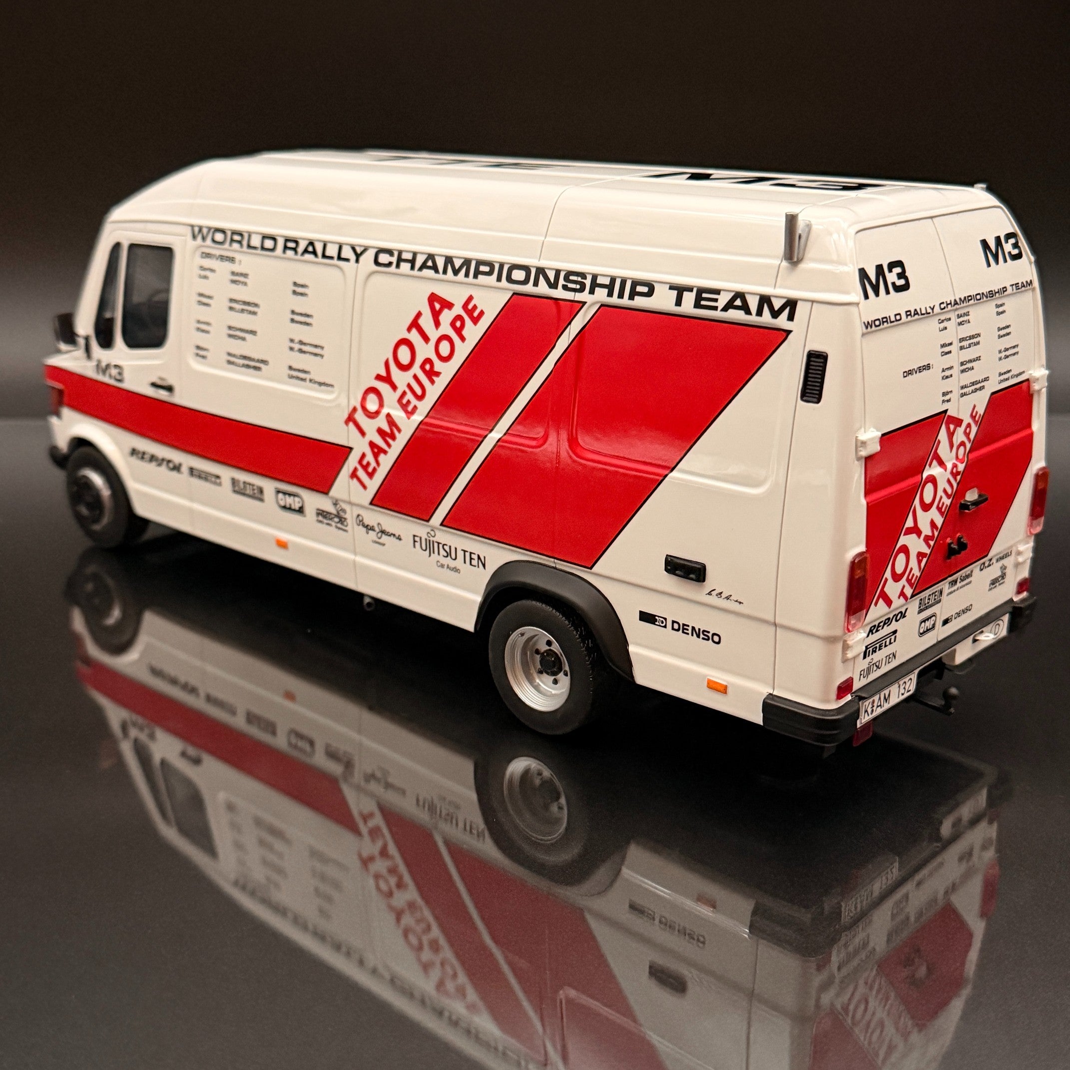 Toyota Rally Pack RAC Safari 1990 White 1:18 OTTO OT480 Classic Rally Model