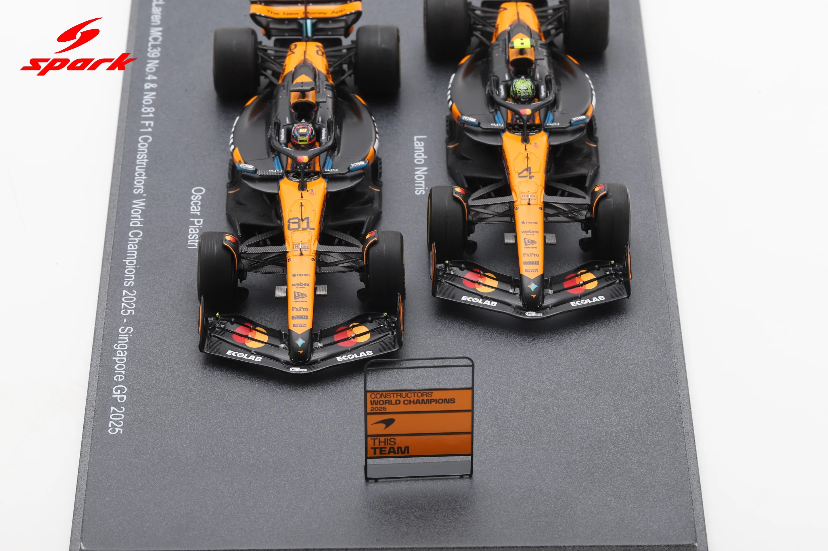 McLaren MCL39 #4 и #81 Формула 1 шампион на конструкторите за 2025 г. – Ландо Норис и Оскар Пиастри