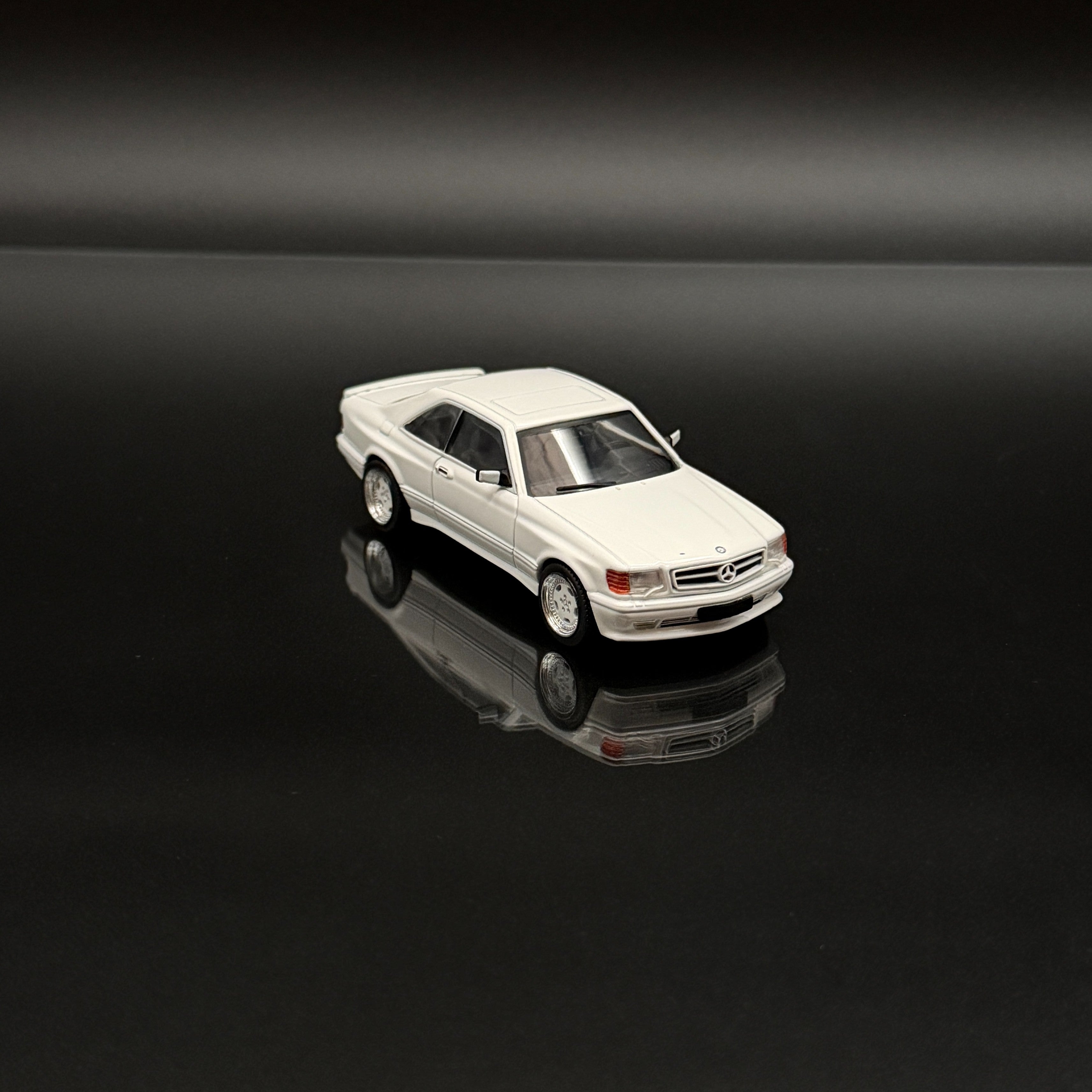 Mercedes-Benz 560 SEC AMG Widebody 1990 Classic White 1:43 Luxury Model Car