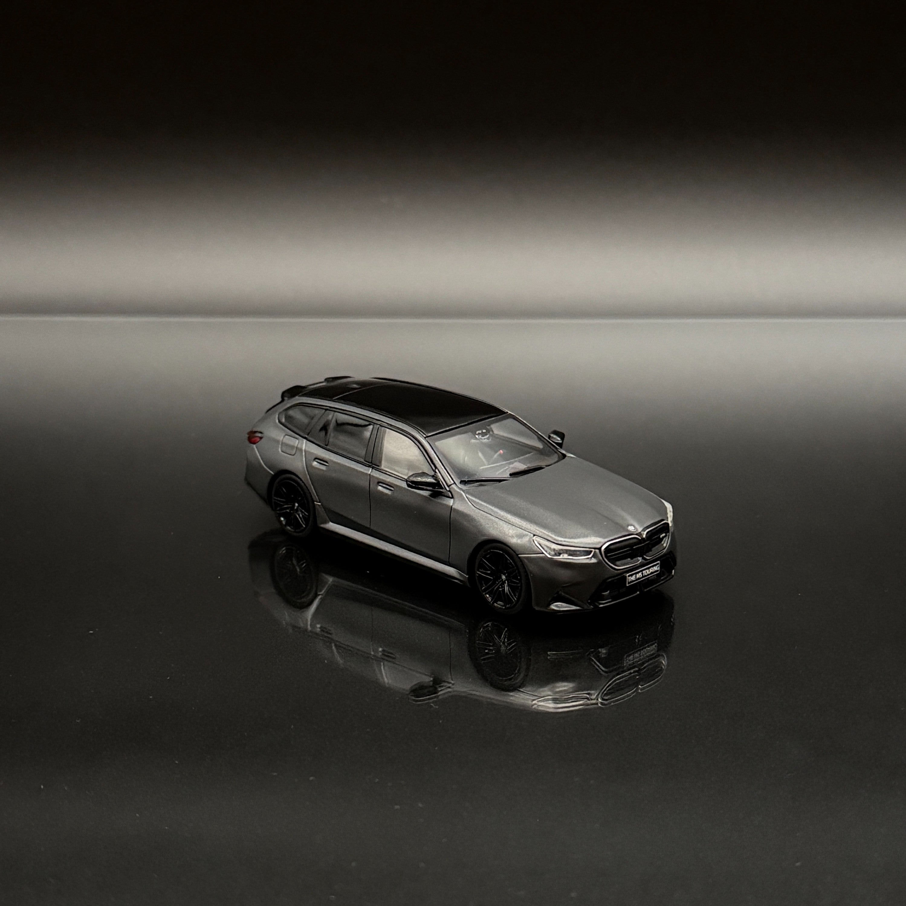 BMW M5 Touring 2024 Frozen Deep Grey 1:43 Solido Premium Model Car
