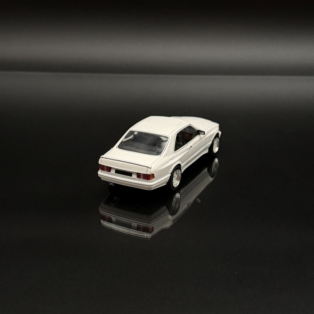 梅赛德斯-奔驰 560 SEC AMG 宽体 1990 经典白 1:43 豪华模型车