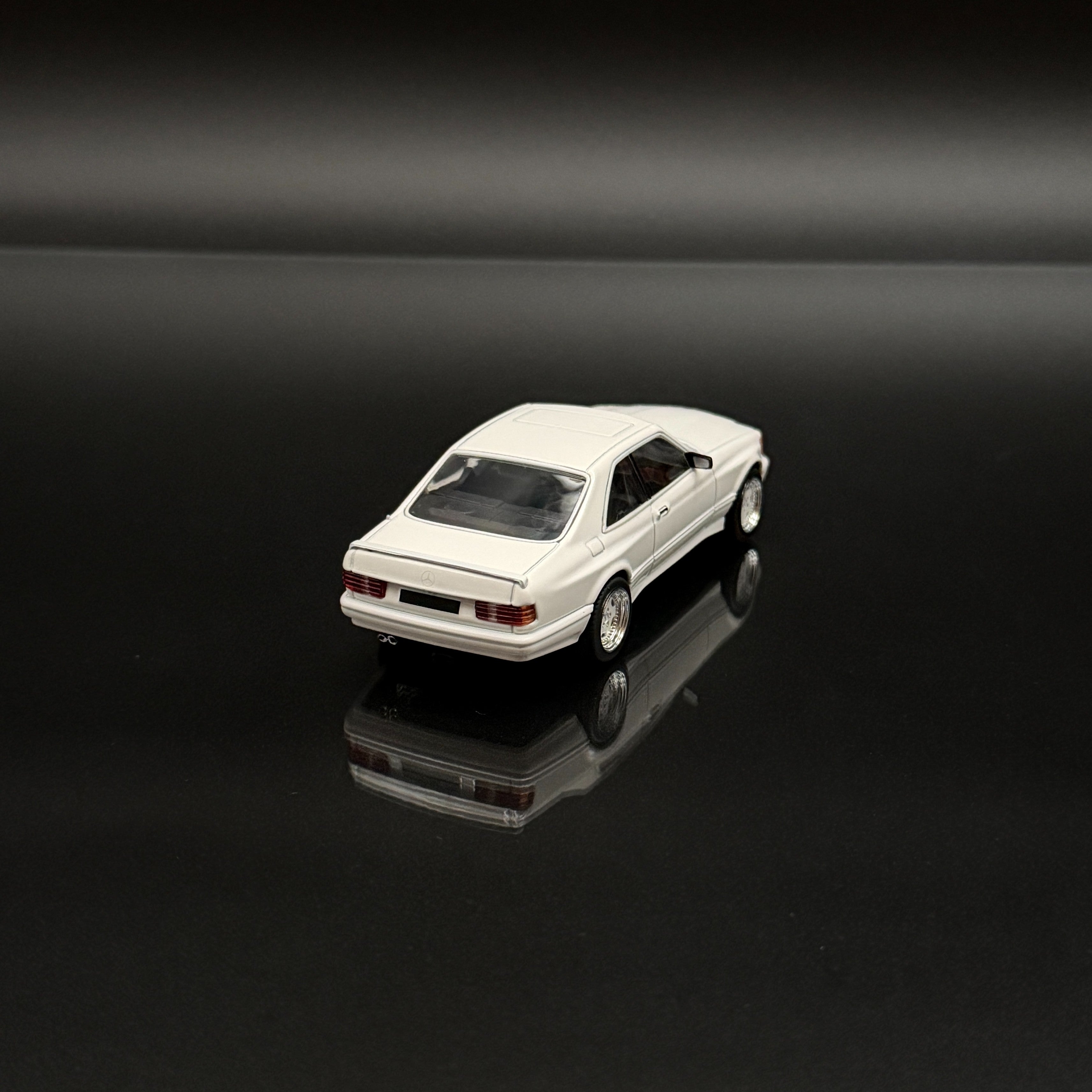Mercedes-Benz 560 SEC AMG Widebody 1990 Classic White 1:43 Luxury Model Car