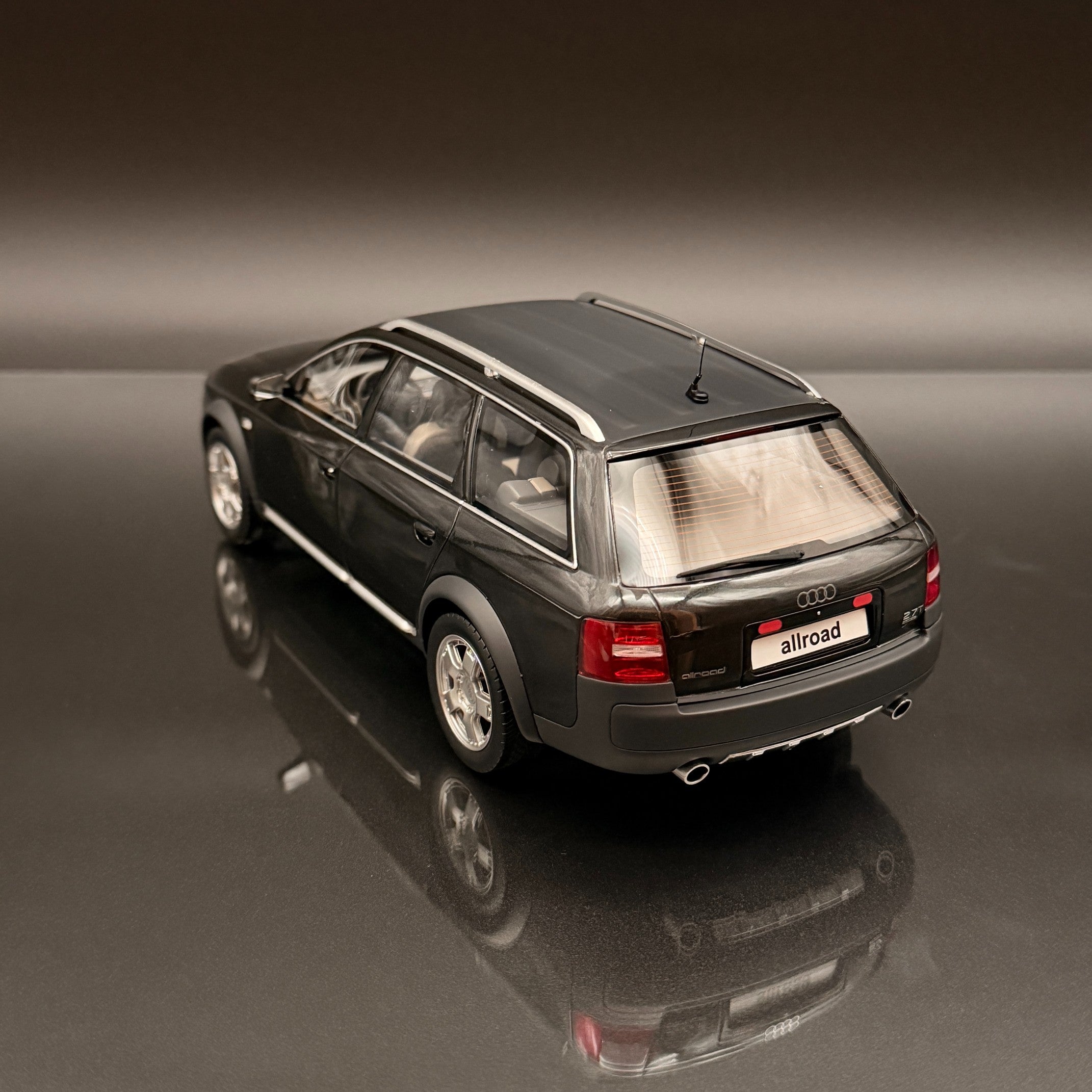 Audi A6 C5 Allroad 2000 Brilliant Black 1:18 OTTO OT1189 Premium Model