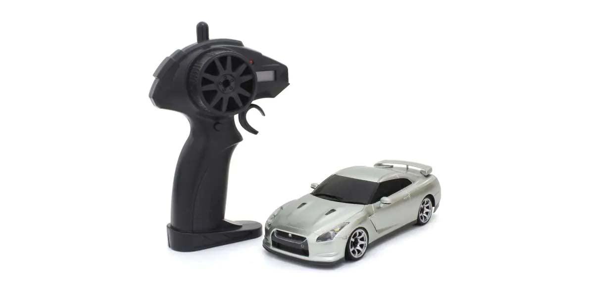 Primer Mini-Z Nissan GT-R (R35) Plateado – Coche RC 1:28 de KYOSHO