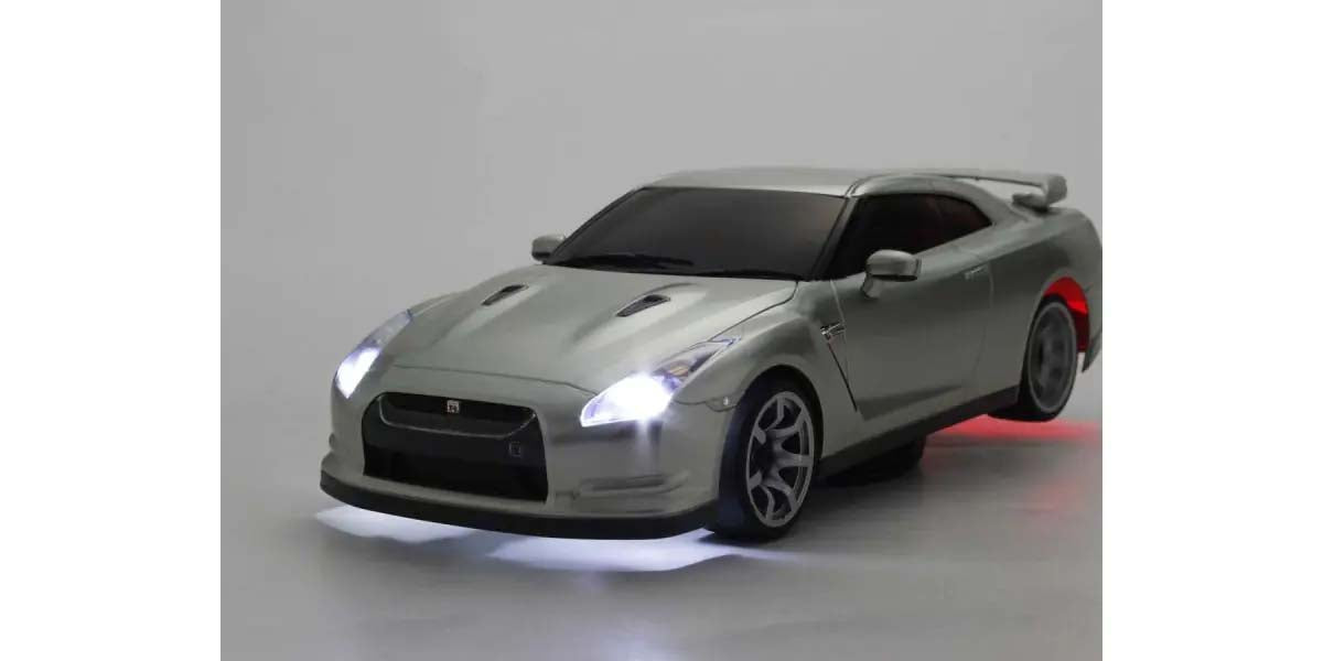 Primer Mini-Z Nissan GT-R (R35) Plateado – Coche RC 1:28 de KYOSHO