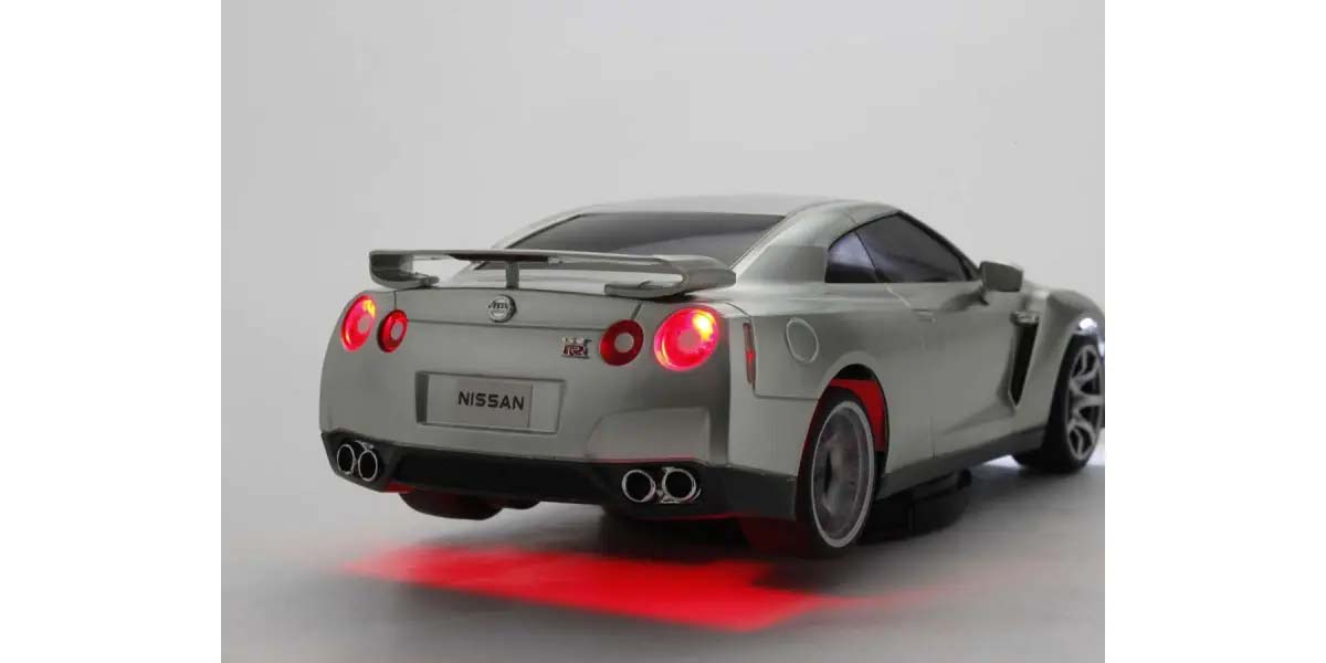 Primer Mini-Z Nissan GT-R (R35) Plateado – Coche RC 1:28 de KYOSHO