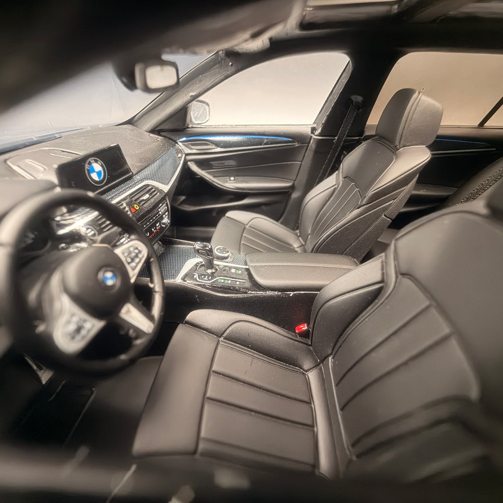 BMW 530e 旅行车 G31 M Sport 1:18 GT Spirit GT485 2023 灰色豪华模型