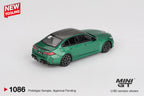 BMW M5 (G90) Isle of Man Green Metallic 2024 1:64 Diecast Modell