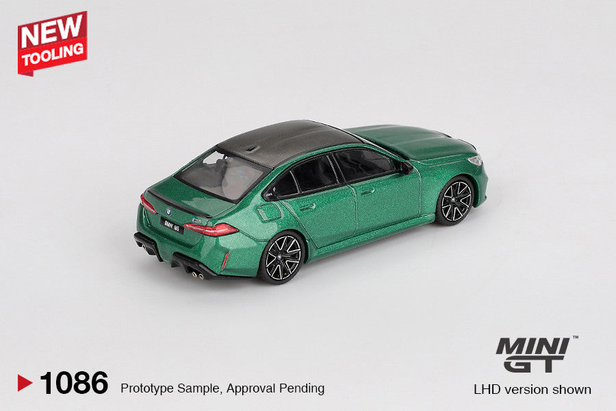 BMW M5 (G90) Isle of Man Green Metallic 2024 1:64 Diecast Modell