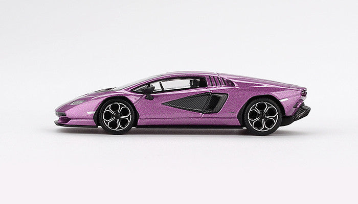 Lamborghini Countach LPI 800-4 Viola 30th 1:64 Diecast-Modell