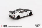 Nissan GT-R NISMO 2024 Brilliant White Pearl 1:64 Modellauto Die-Cast