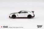 Nissan GT-R NISMO 2024 Brilliant White Pearl 1:64 Modellauto Die-Cast