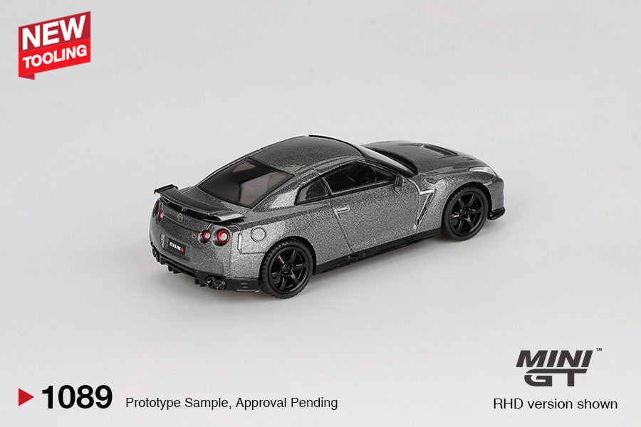 Nissan GT-R (R35) NISMO CRS Version 2013 Dark Metal Gray 1:64 Diecast-Modell