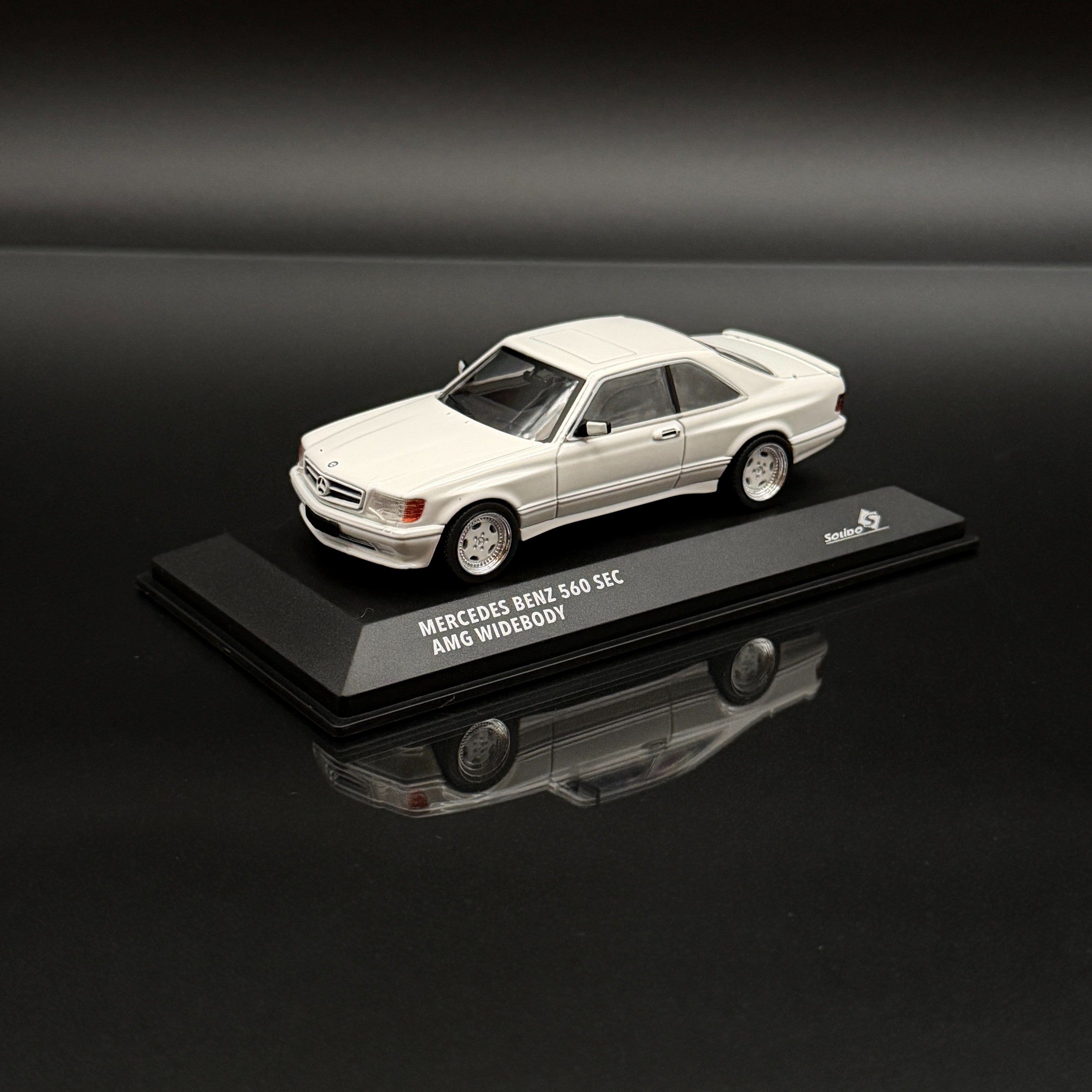 Mercedes-Benz 560 SEC AMG Widebody 1990 Classic White 1:43 Luxury Model Car