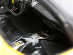 Ferrari Daytona SP3 Spider Tailor Made Modena Yellow, hiilikuidulla, rajoitettu 99 kappaleen painos, mittakaava 1:12, vitriinikotelolla, BBR Models